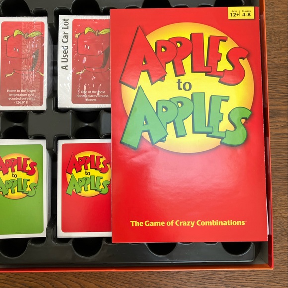 Mattel-Apples to Apples Party Game Box. more than 500 cards, tray, instructions - Picture 2 of 4